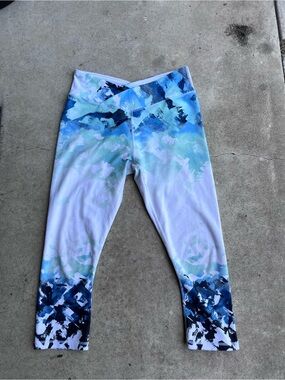 Fabletics Blue & Mint Abstract Cropped Leggings